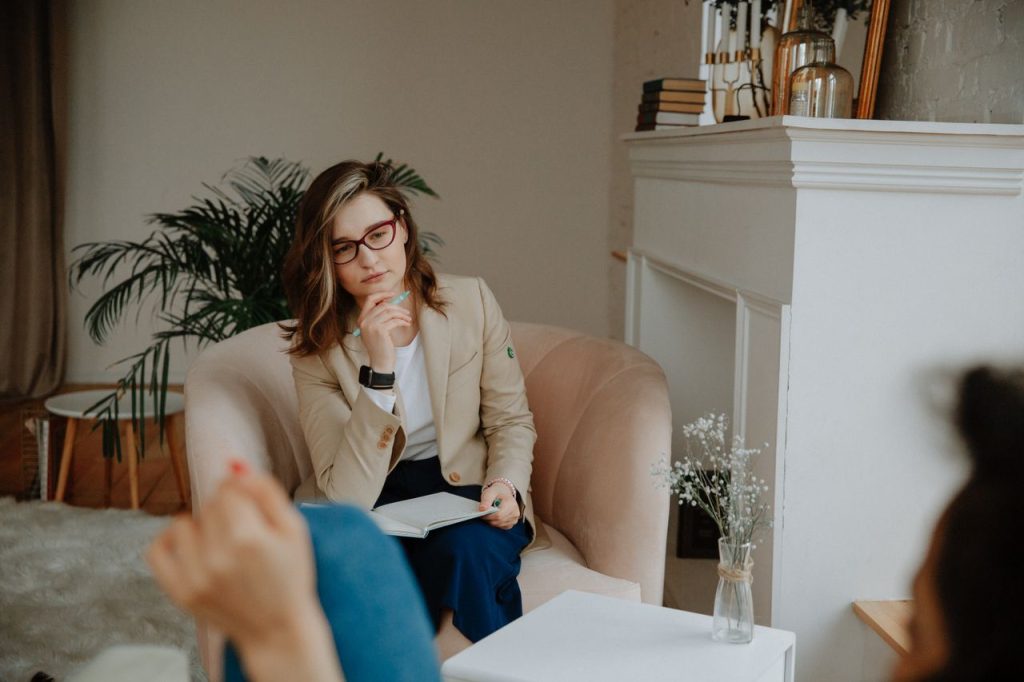 How a Clinical Psychologist in Dubai Chooses Between CBT, EMDR and Other Approaches