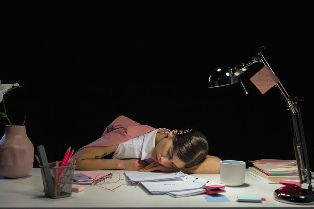 Successful on Paper, Exhausted Inside: When Perfectionism Calls for a Psychologist in Dubai