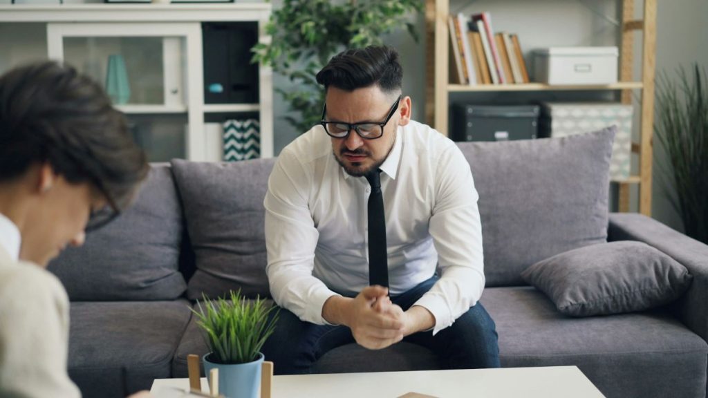 Who Do You Tell When You Start Seeing a Therapist in Dubai?